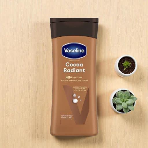 لوسیون بدن وازلین مدل Cocoa radiant حجم 200 میل — تصویر ۴