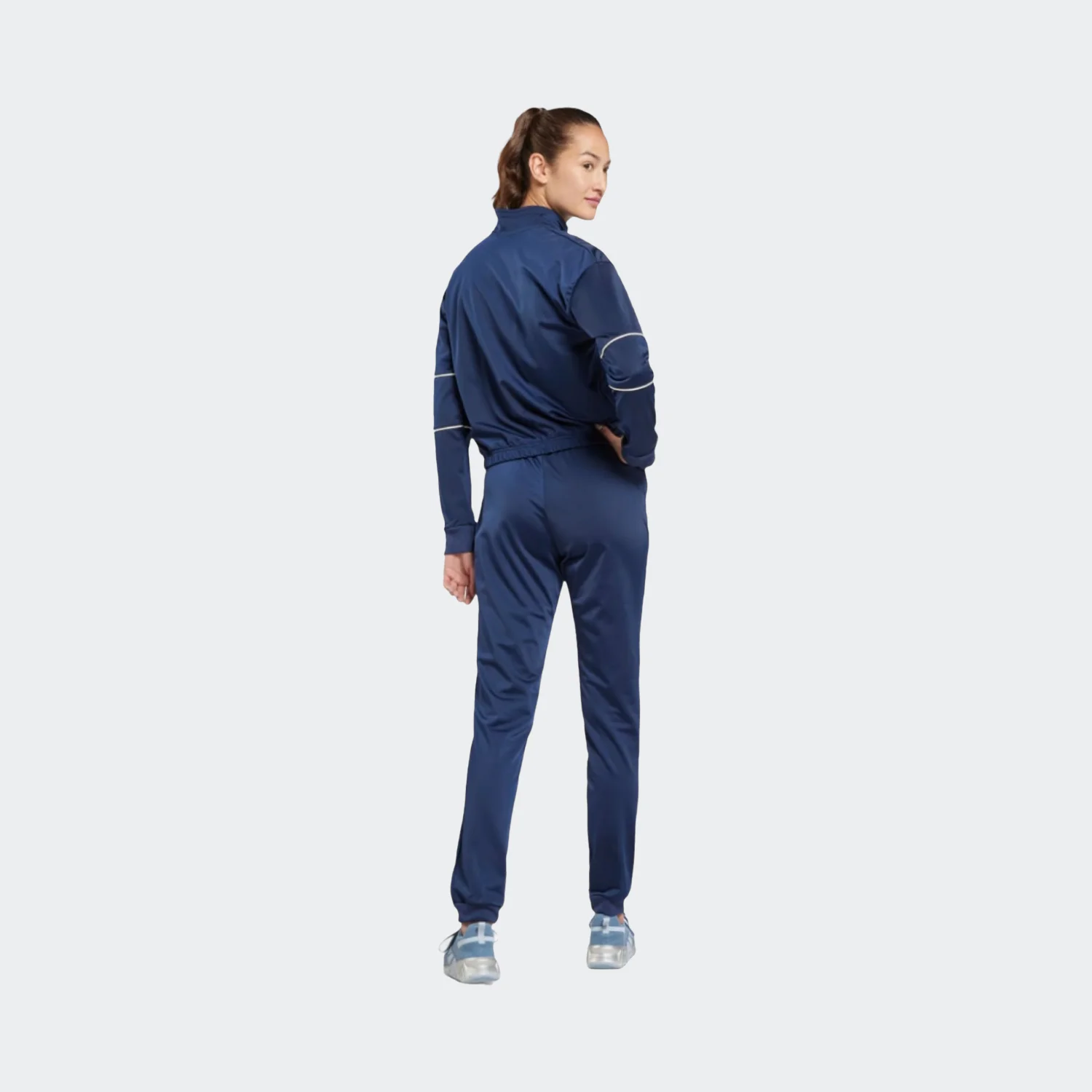 ست زنانه ریباک مدل Training Essentials Women’s Tracksuit Set — تصویر ۳