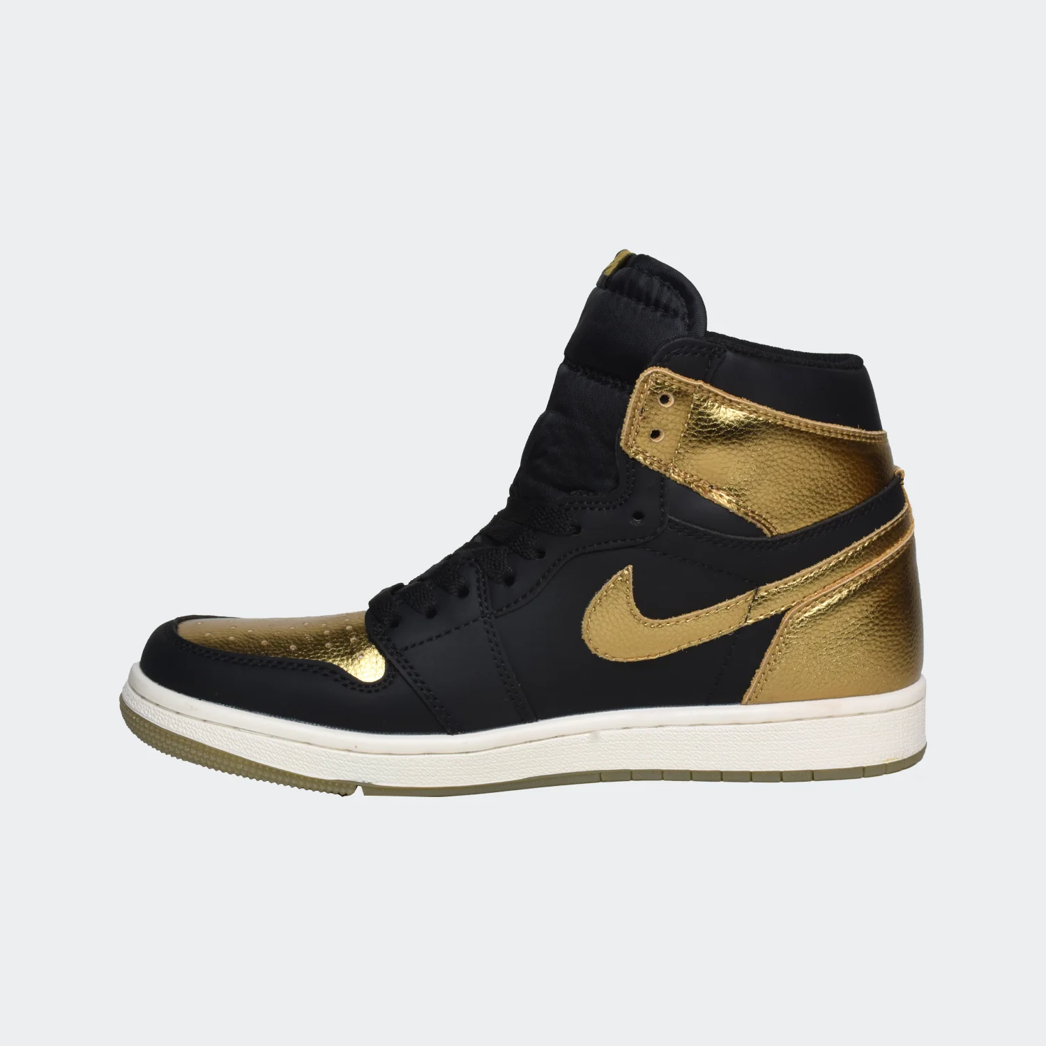 کفش کلاسیک مردانه نایکی مدل Jordan 1 Retro High — تصویر ۸