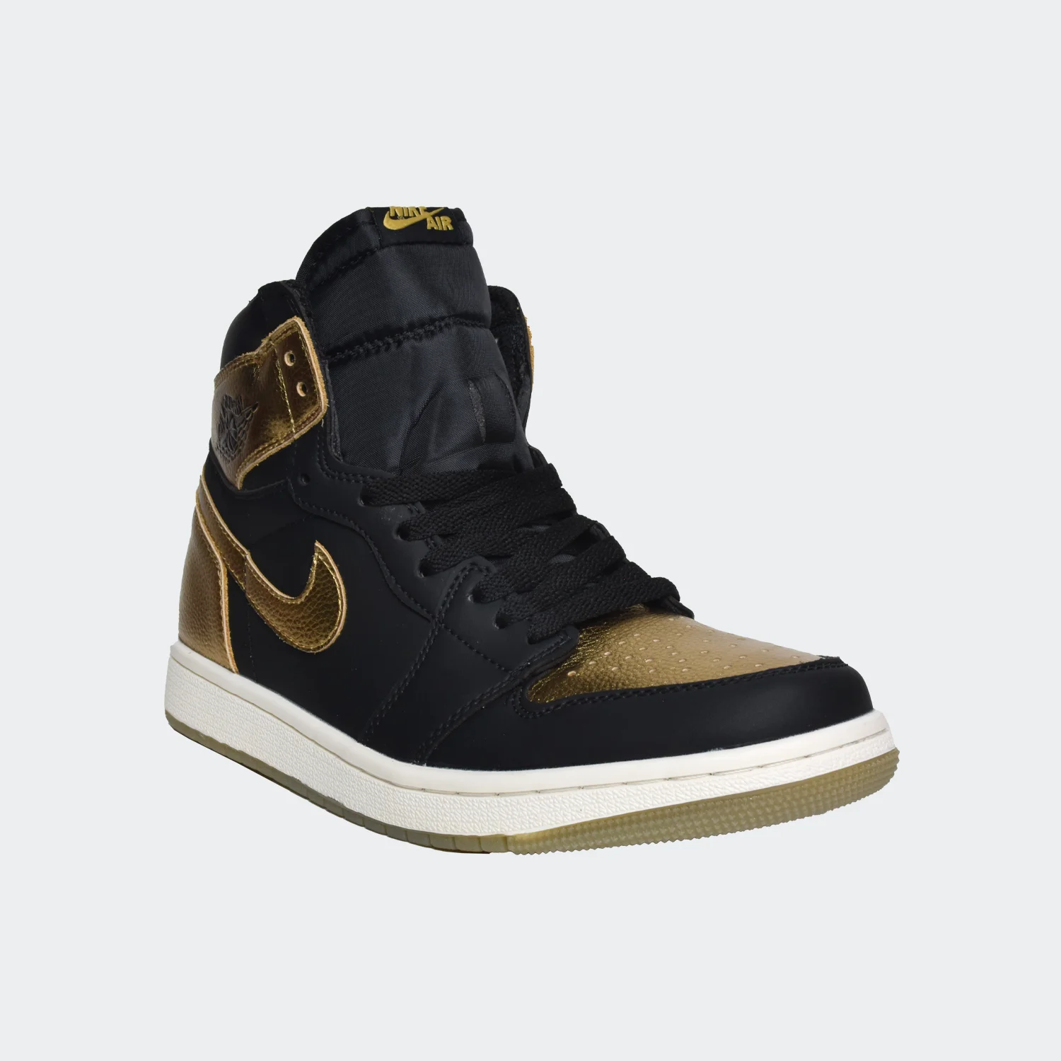 کفش کلاسیک مردانه نایکی مدل Jordan 1 Retro High