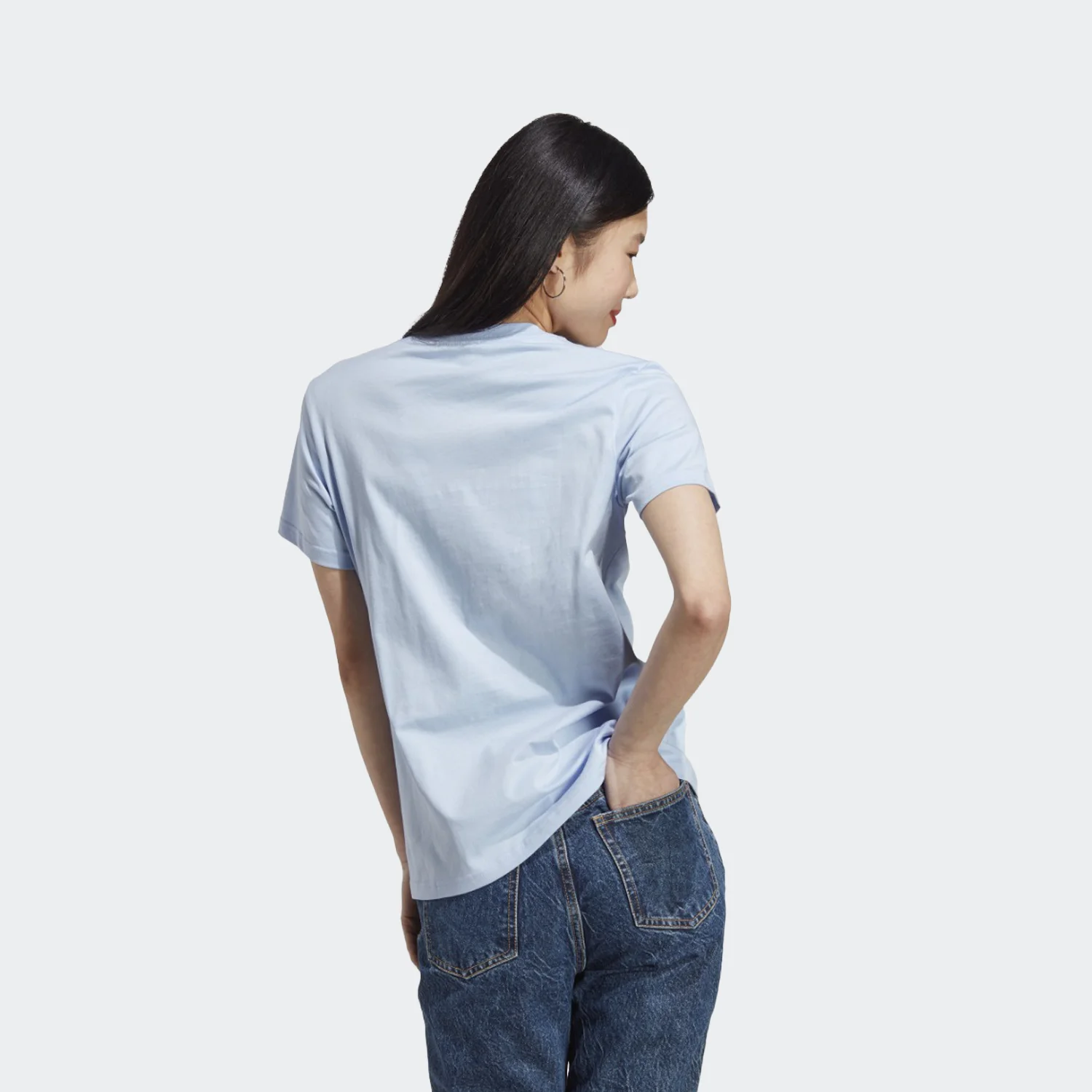 تیشرت زنانه آدیداس مدل Essentials Logo Tee — تصویر ۴