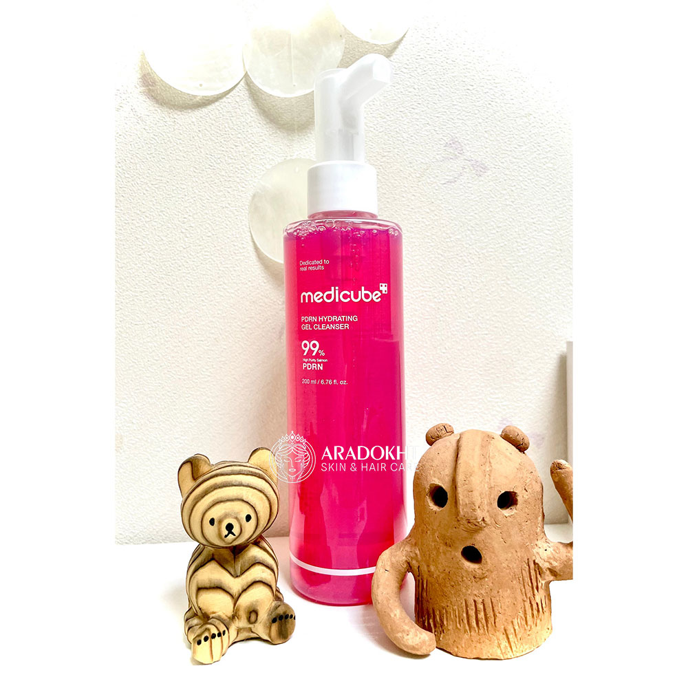 ژل شوینده PDRN مدی کیوب لایه بردار ملایم و روشن کننده پوست MEDICUBE PDRN Hydrating Gel Cleanser — تصویر ۴