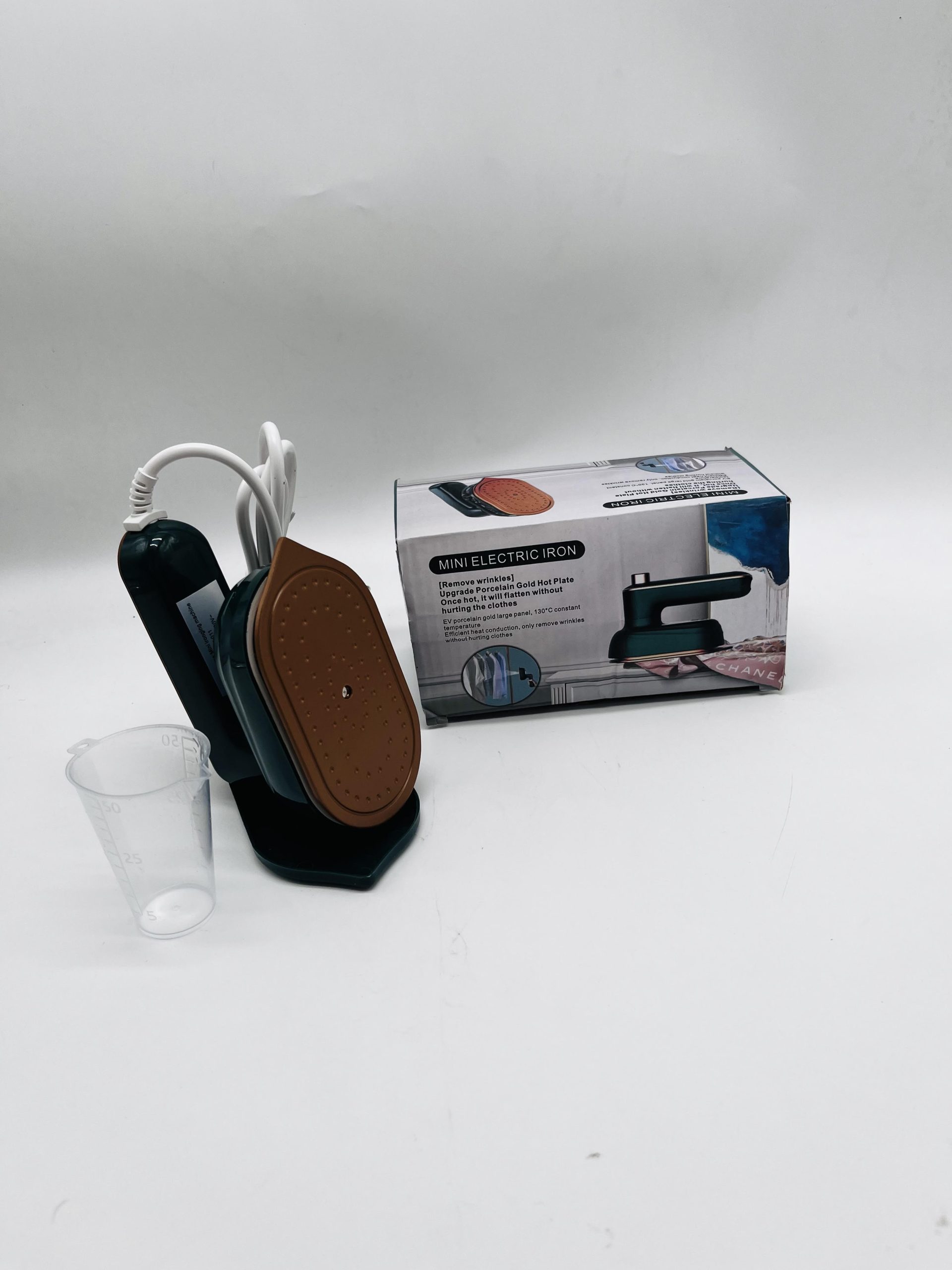 اتو مسافرتی مدل mini electric iron — تصویر ۵