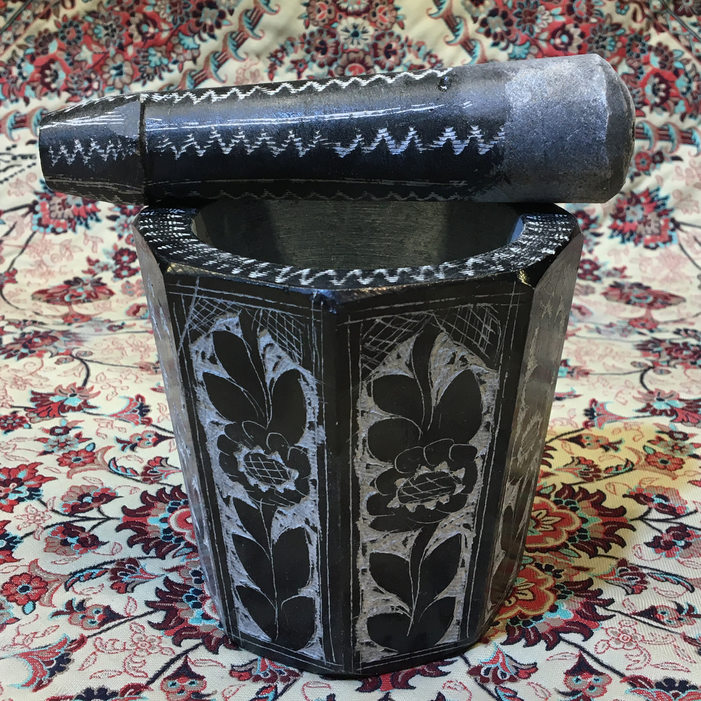 هاون سنگی طرح وجهی — تصویر ۵