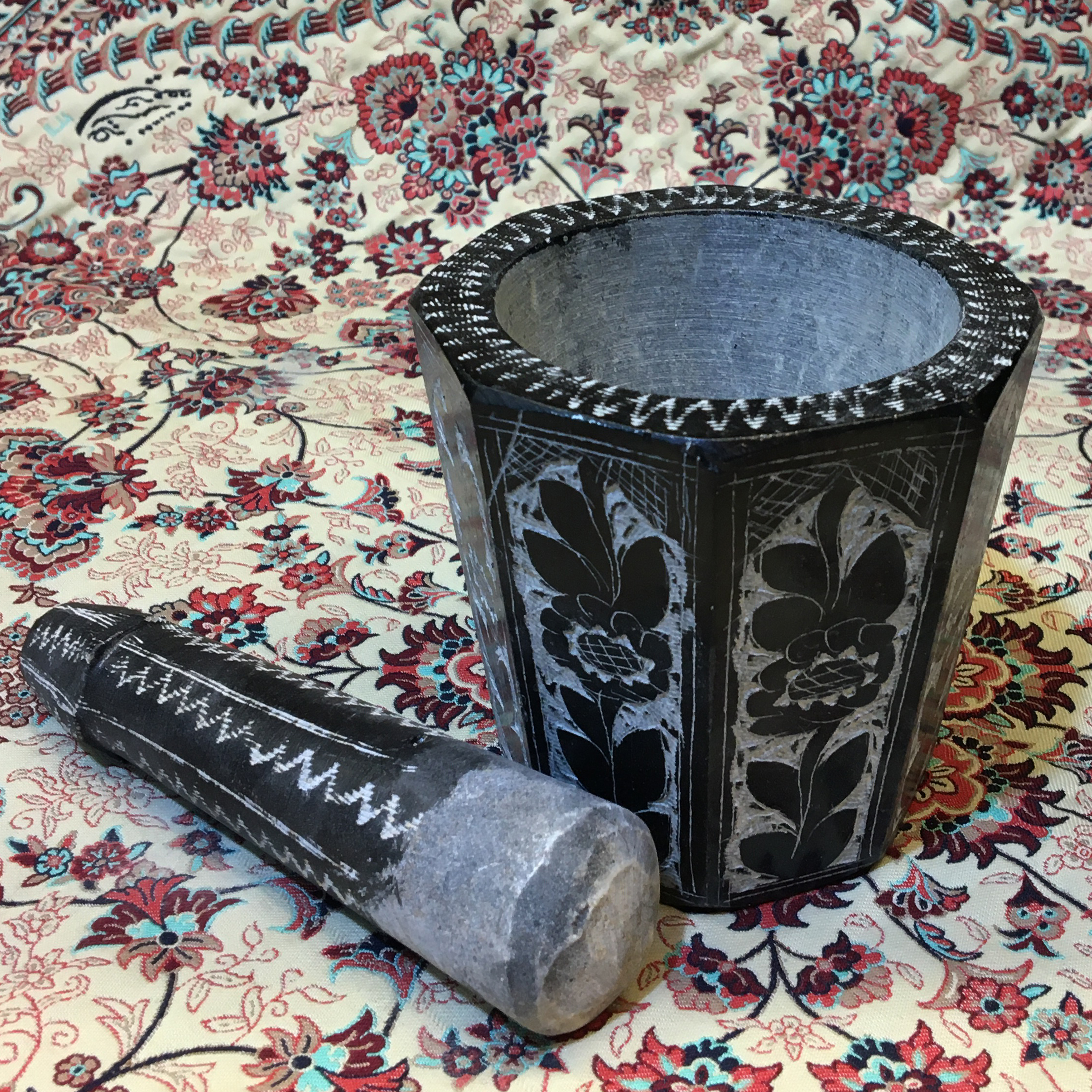 هاون سنگی طرح وجهی — تصویر ۳