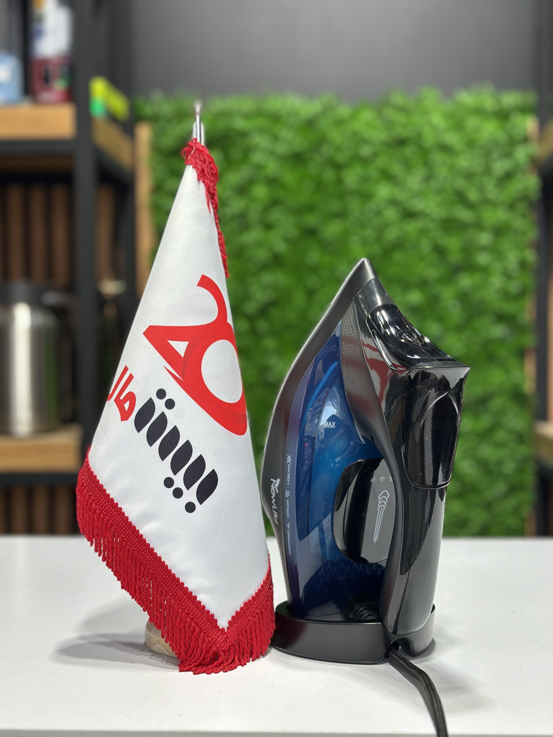 اتو بخار دستی هوشمند نیولایف مدل YN-F 600