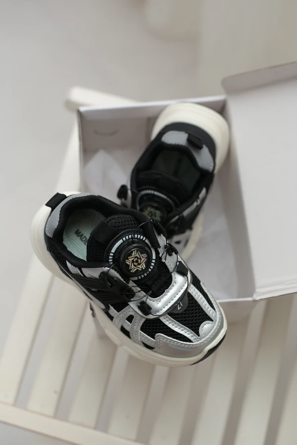 کتونی اسپرت بچگانه نایکی وی تو کی Nike V2K وارداتی | کد A8040 (سایز 27 تا 30) — تصویر ۳