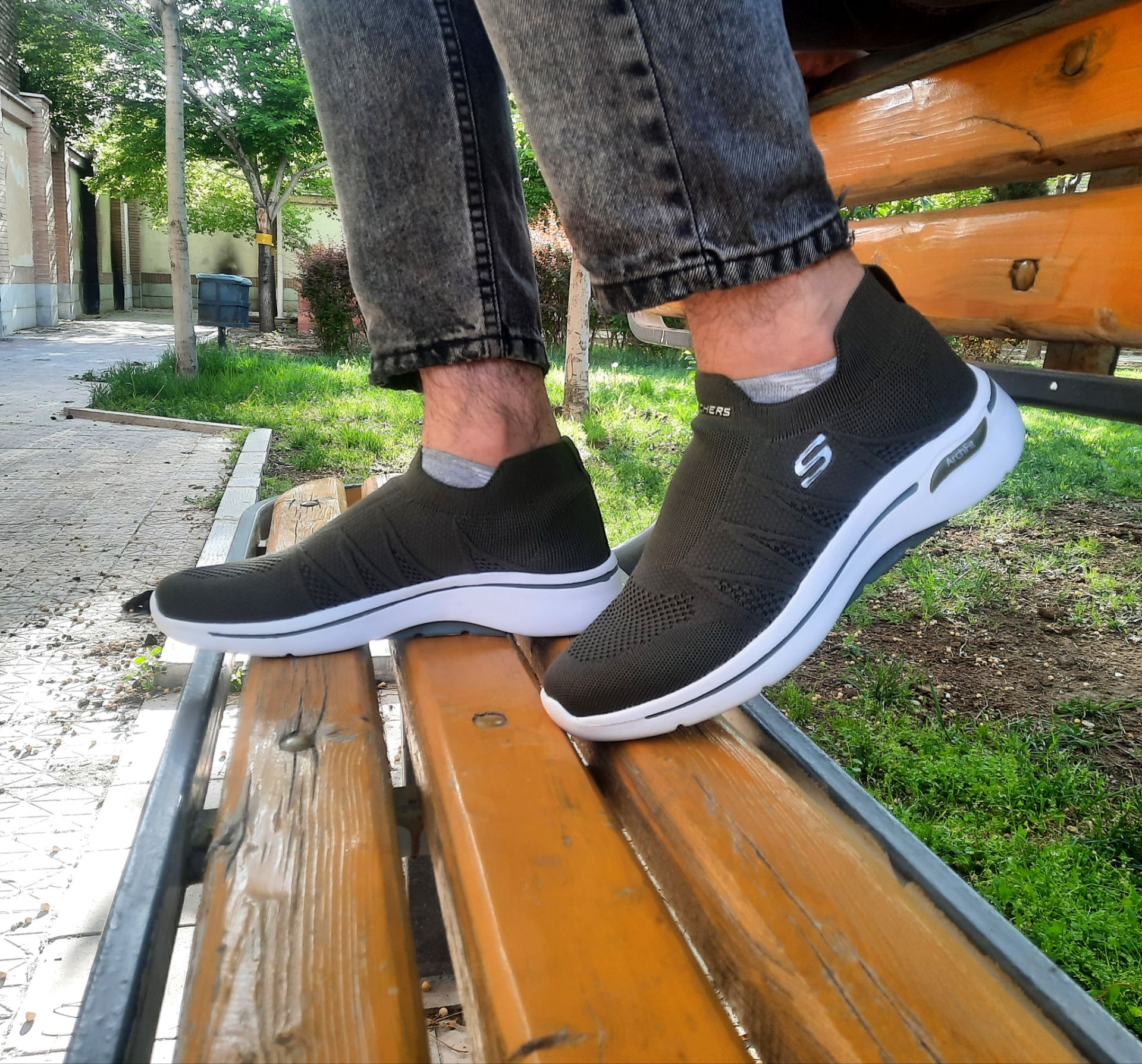 کتانی اسپرت جورابی مردانه طبی مدل اسکیچرز(SKECHERS)|رانینگ|سایز41-44|سبز-زیتونی|تنفسی — تصویر ۴