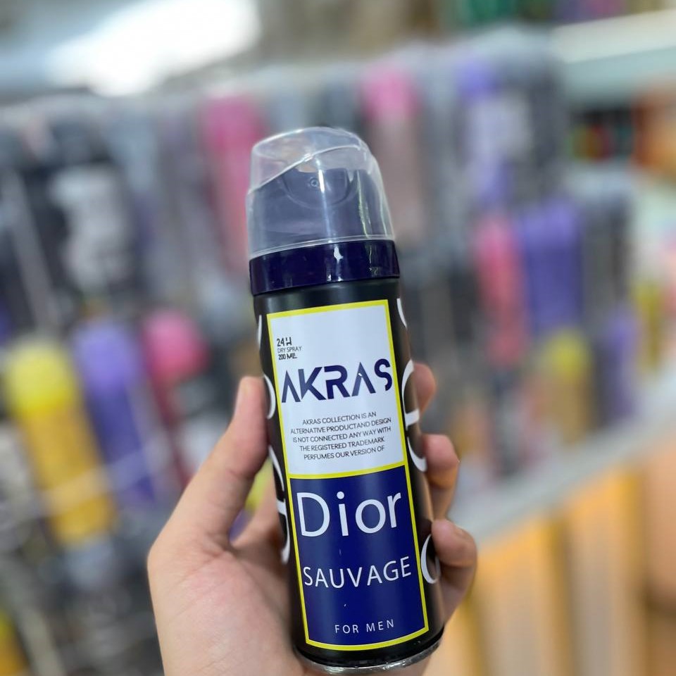 اسپری بدن و لباس مردانه آکراسAkrasرایحه ساواج DIOR SAUVAGR حجم۲۰۰میل