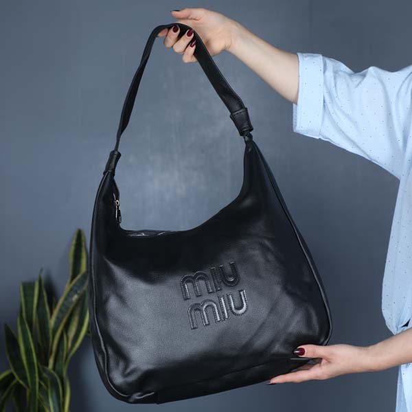 کیف دوشی زنانه گره ای MIU MIU — تصویر ۲