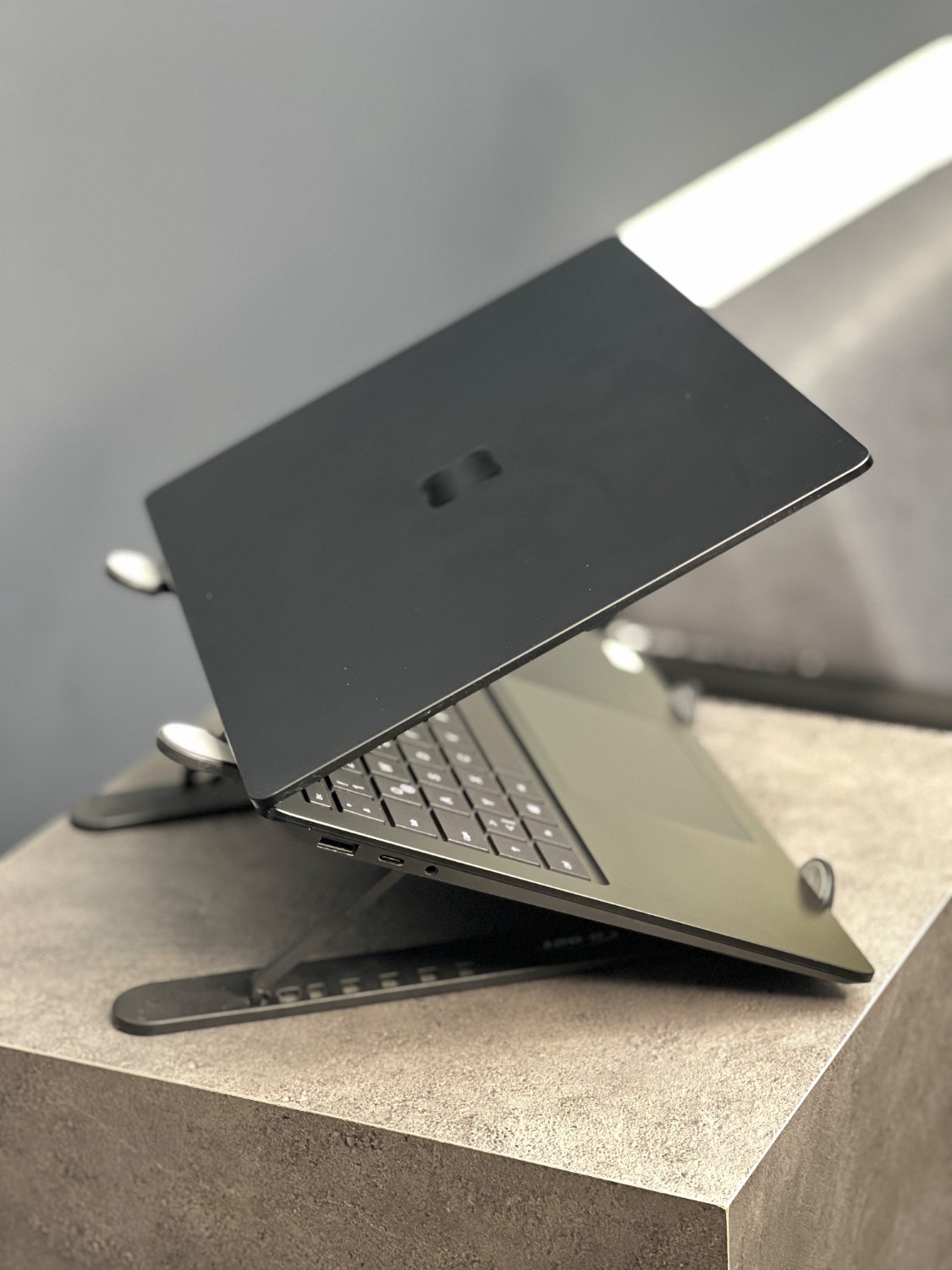 لپتاپ استوک مایکروسافت مدل Surface laptop ۴