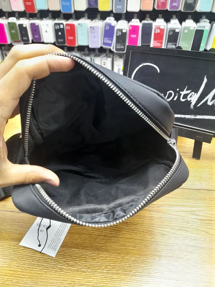 کیف دوشی برزنتی LACOSTE — تصویر ۵