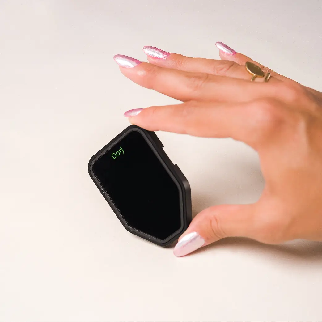 کیف پول سخت‌افزاری درج T برگرفته از Trezor T- ارسال فوری و رایگان — تصویر ۴