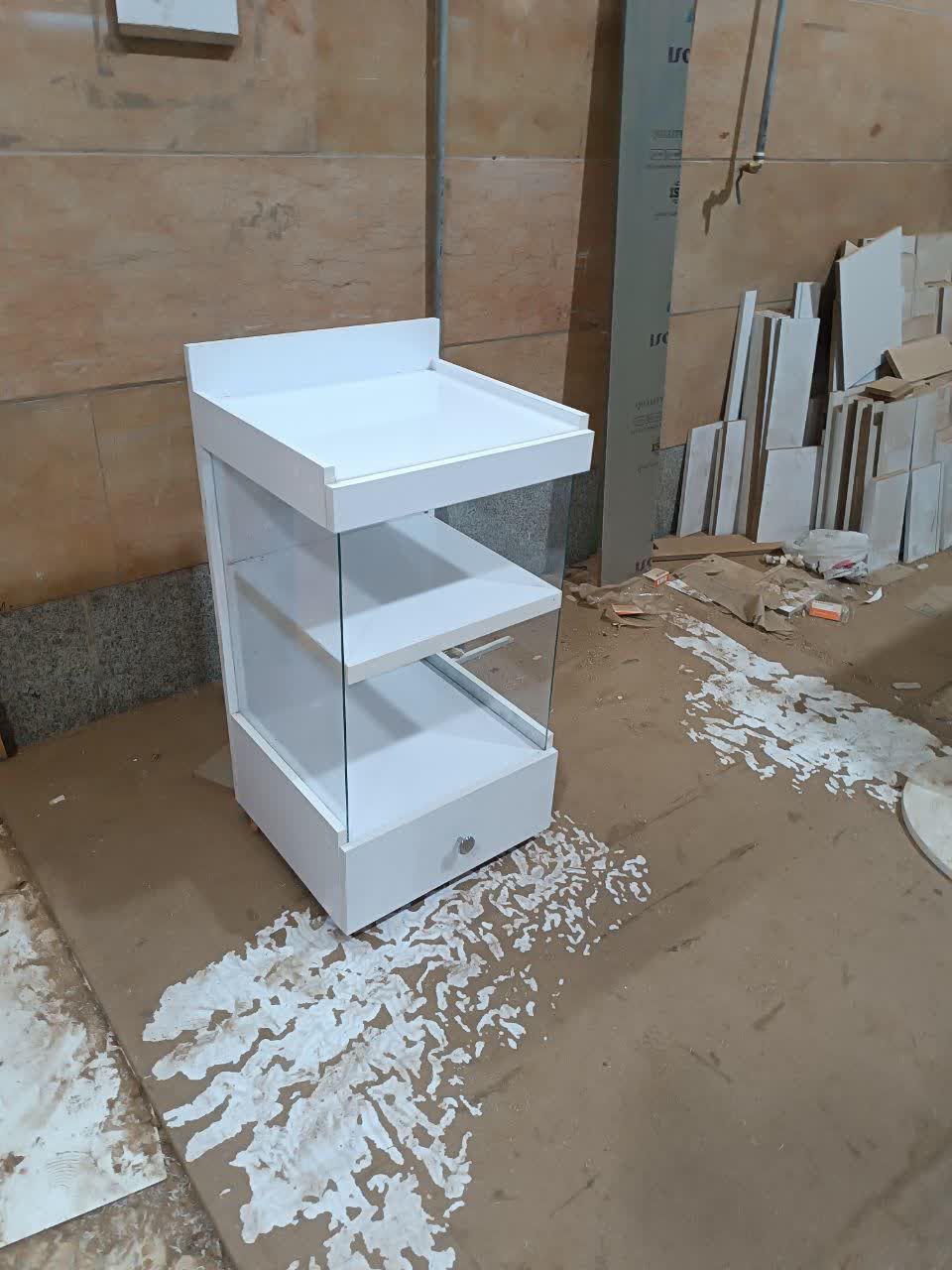 ترالی چرخدار MDF با ترکیب شیشه