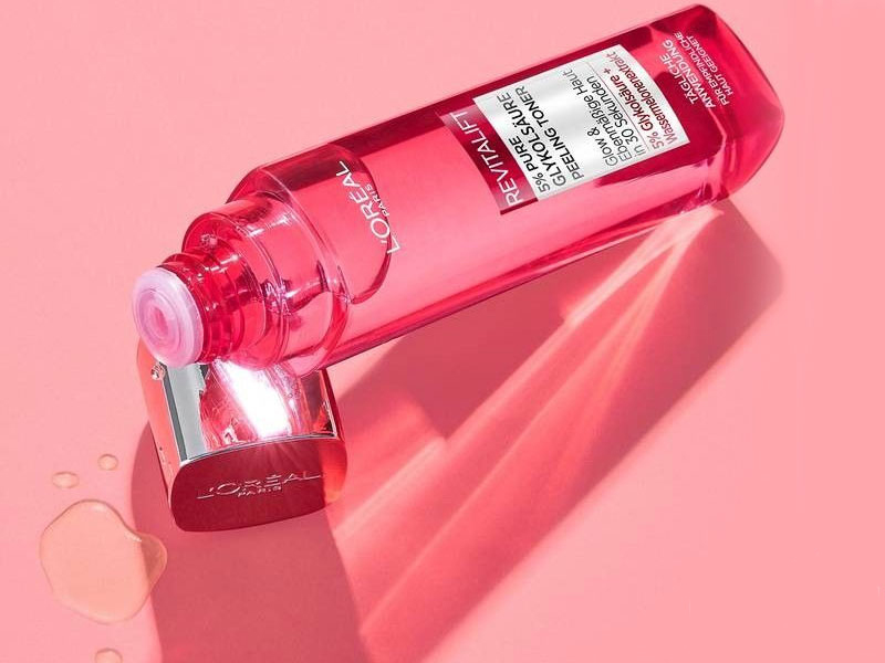 تونر لایه بردار و روشن کننده گلیکولیک اسید 5% لورال Loreal سری Revitalift حجم 180 میل — تصویر ۲