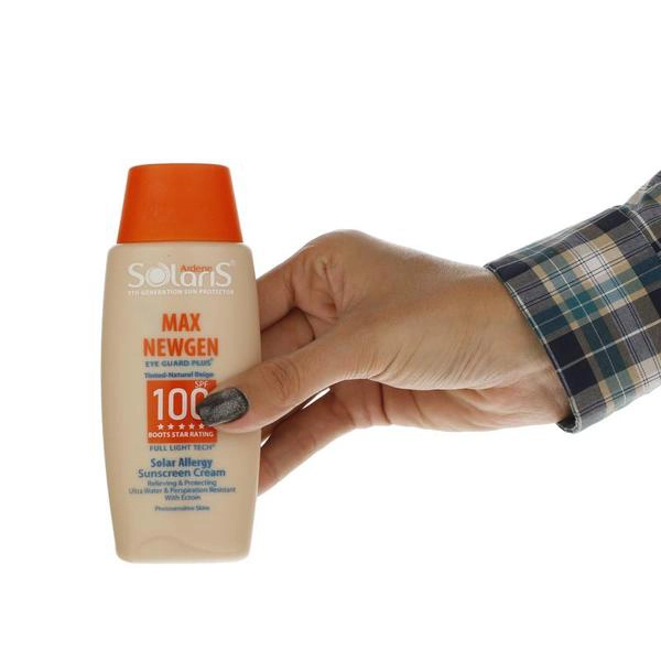 ضدآفتاب بژ طبيعی سولاریس Solaris مدل مکس ژن SPF100 پوست حساس 100 ميل — تصویر ۴