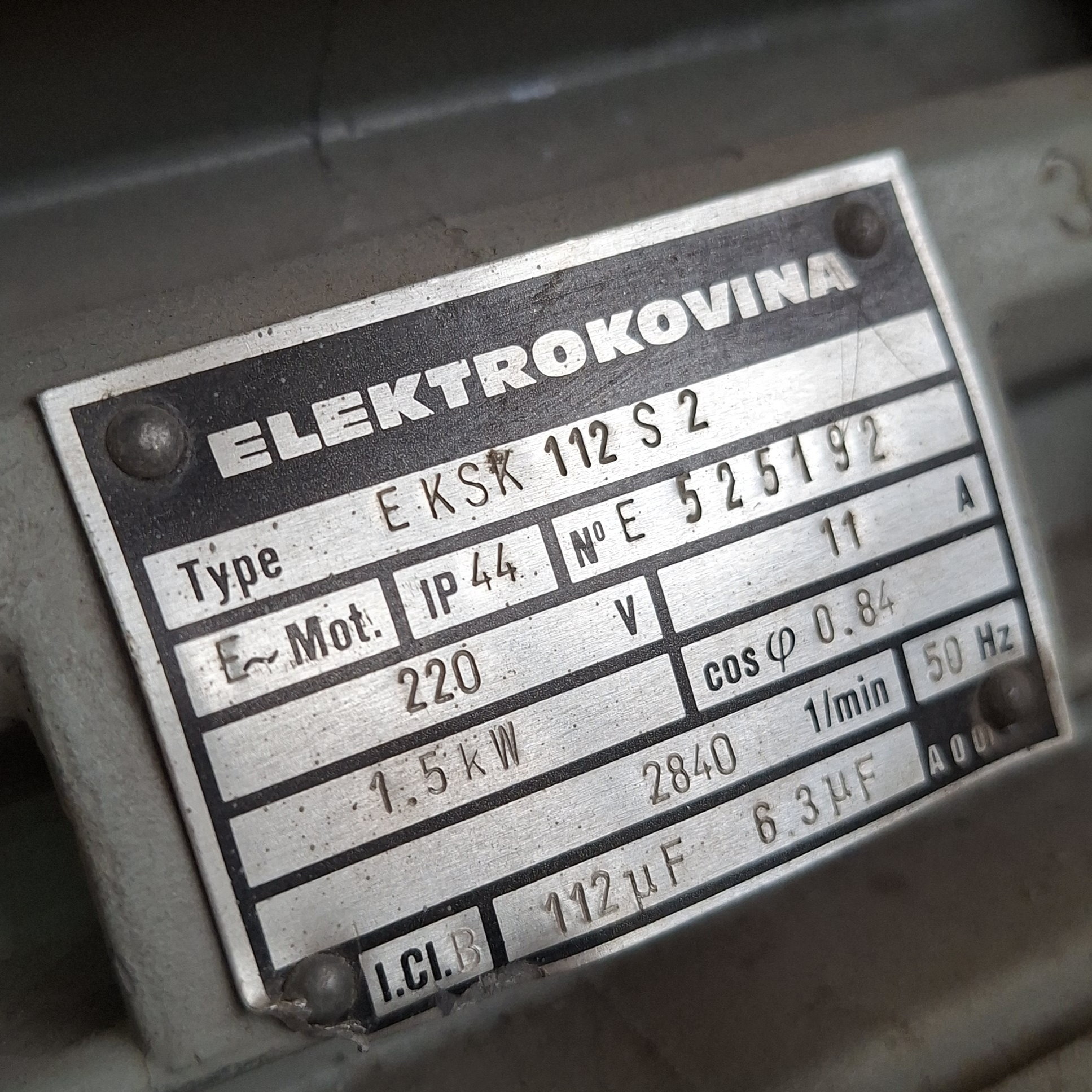 الکتروموتور الکو یوگسلاوی 2 اسب 3000 دور تکفاز تیپ ELKO EKSK 112 S2 — تصویر ۳