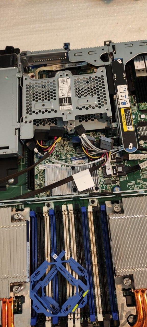 سرور HP G9 DL360 4LFF+4SSD — تصویر ۵