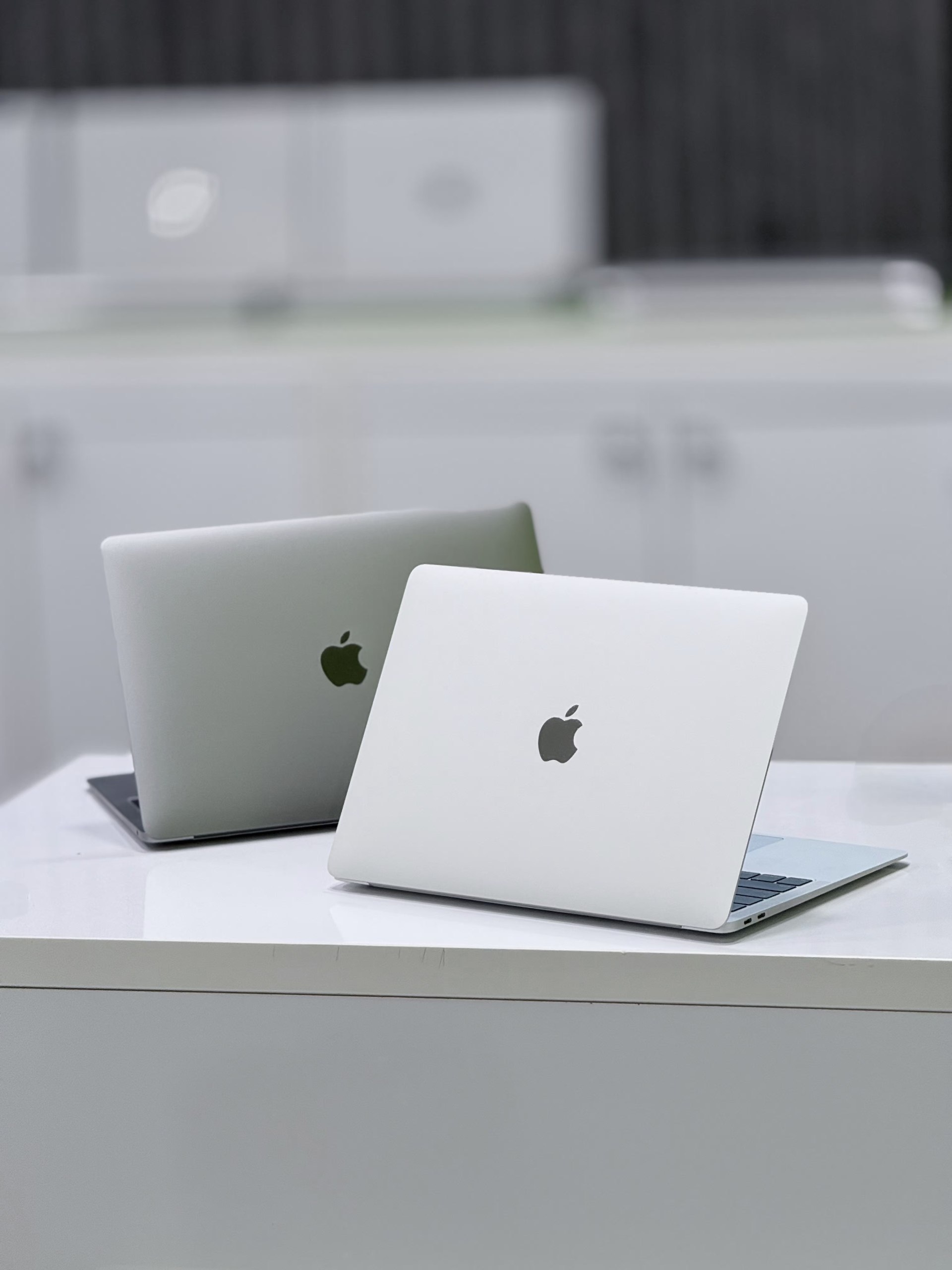 لپ‌تاپ Apple MacBook Air 2019 A1932 | Core i5 نسل 9 | رم 8 گیگ | SSD 128 گیگ | نمایشگر Retina 13.3 اینچ