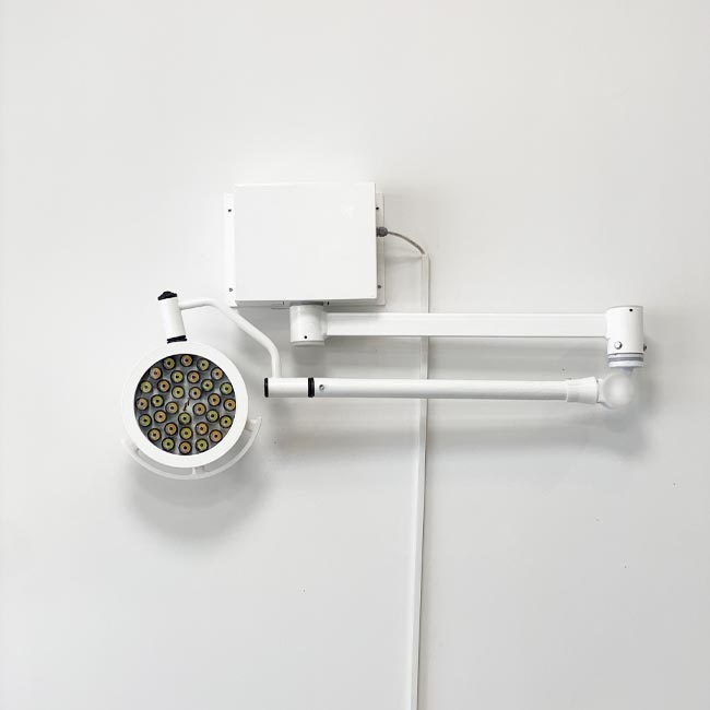 چراغ جراحی دیواری NeoVet — تصویر ۲