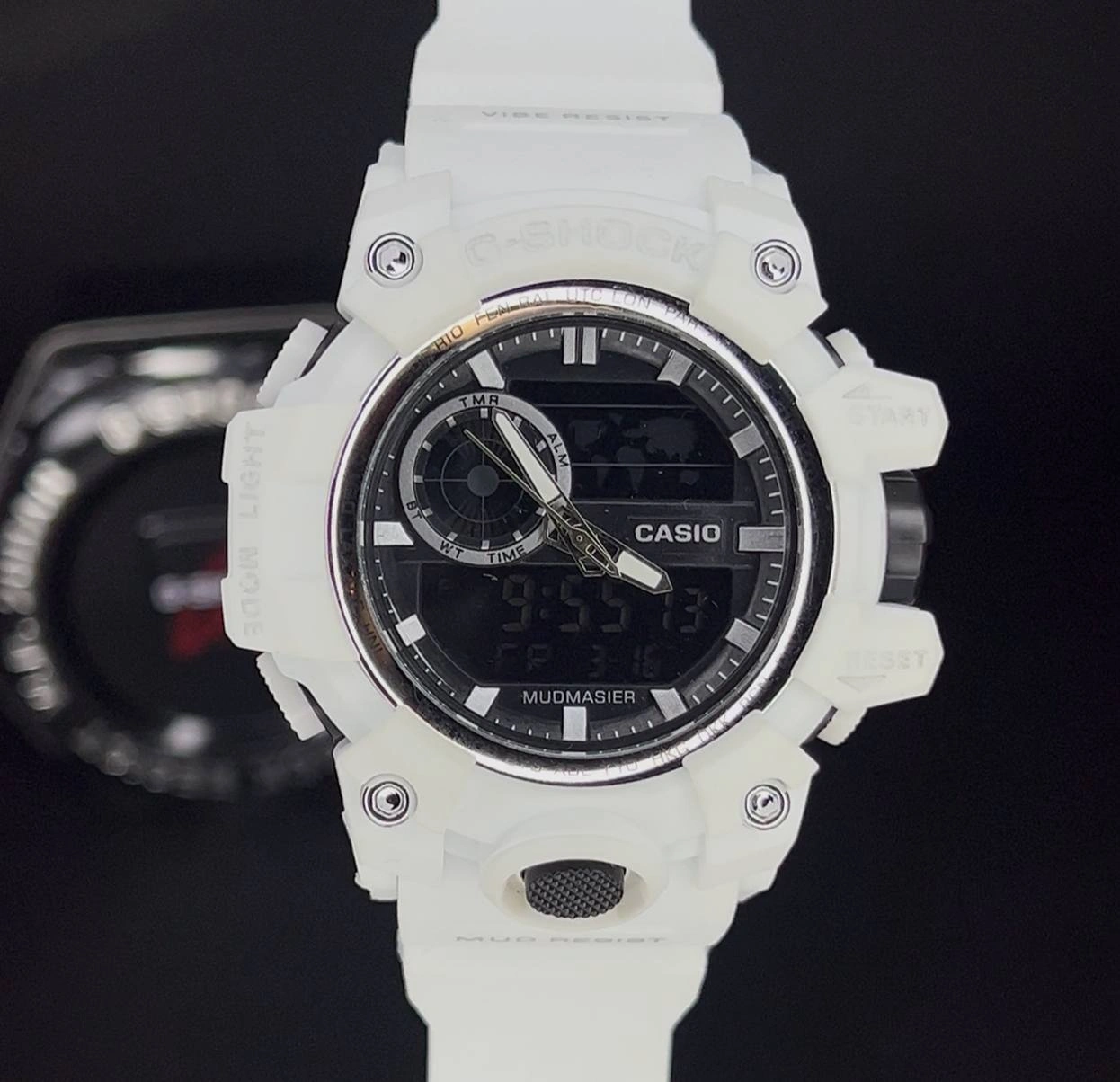 ساعت کاسیو جی شاک 4112 دو زمانه ژاپن سفید G SHOCK جنس سیلیکون — تصویر ۳