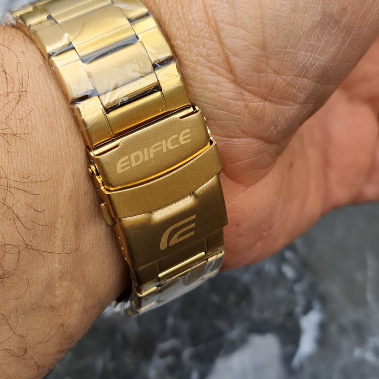 ساعت مردانه کاسیو ادیفایس کد 5011 کرنوگراف طلایی صفحه مشکی — تصویر ۶