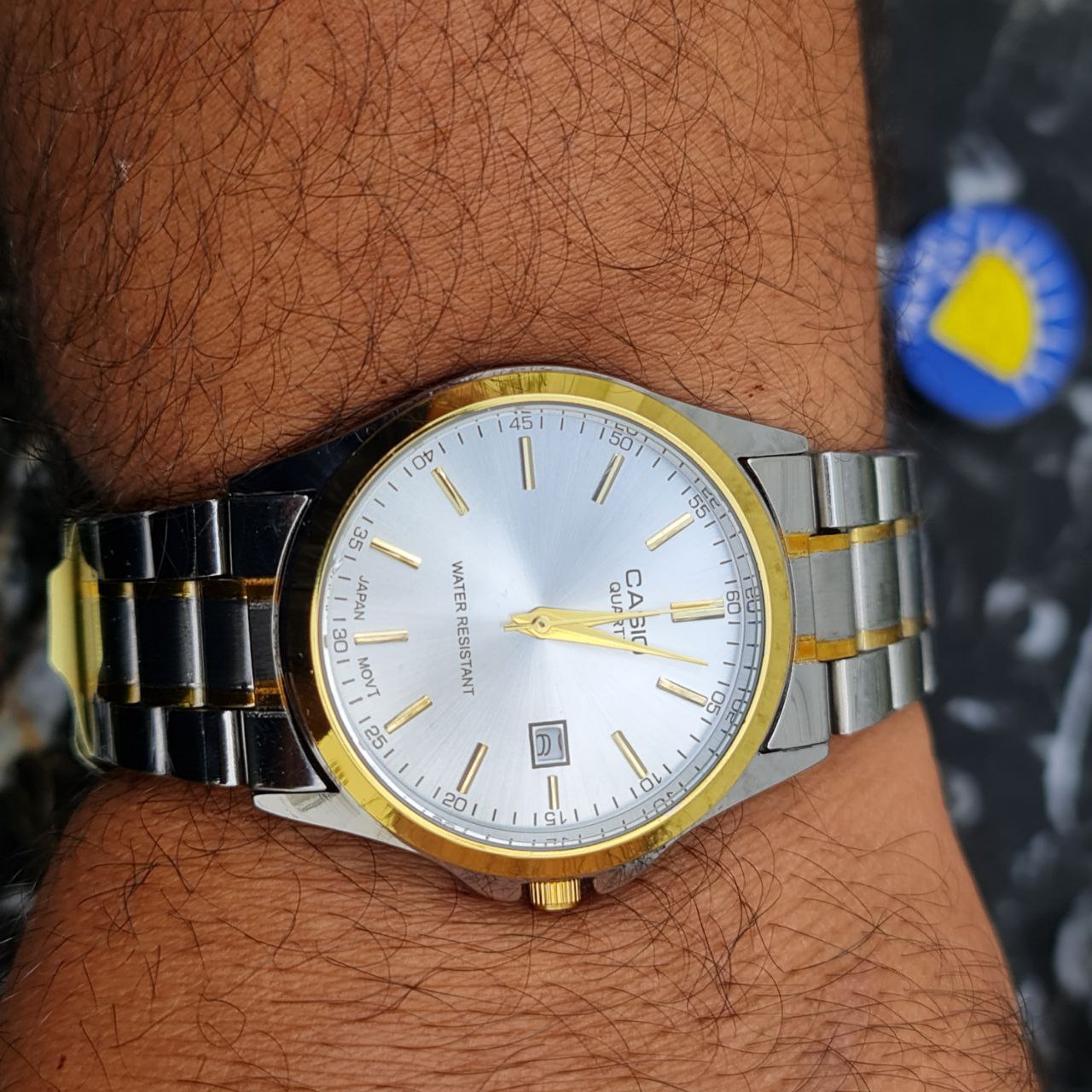 ساعت مردانه کاسیو کد 5605 نقره ای طلایی صفحه سفید — تصویر ۴