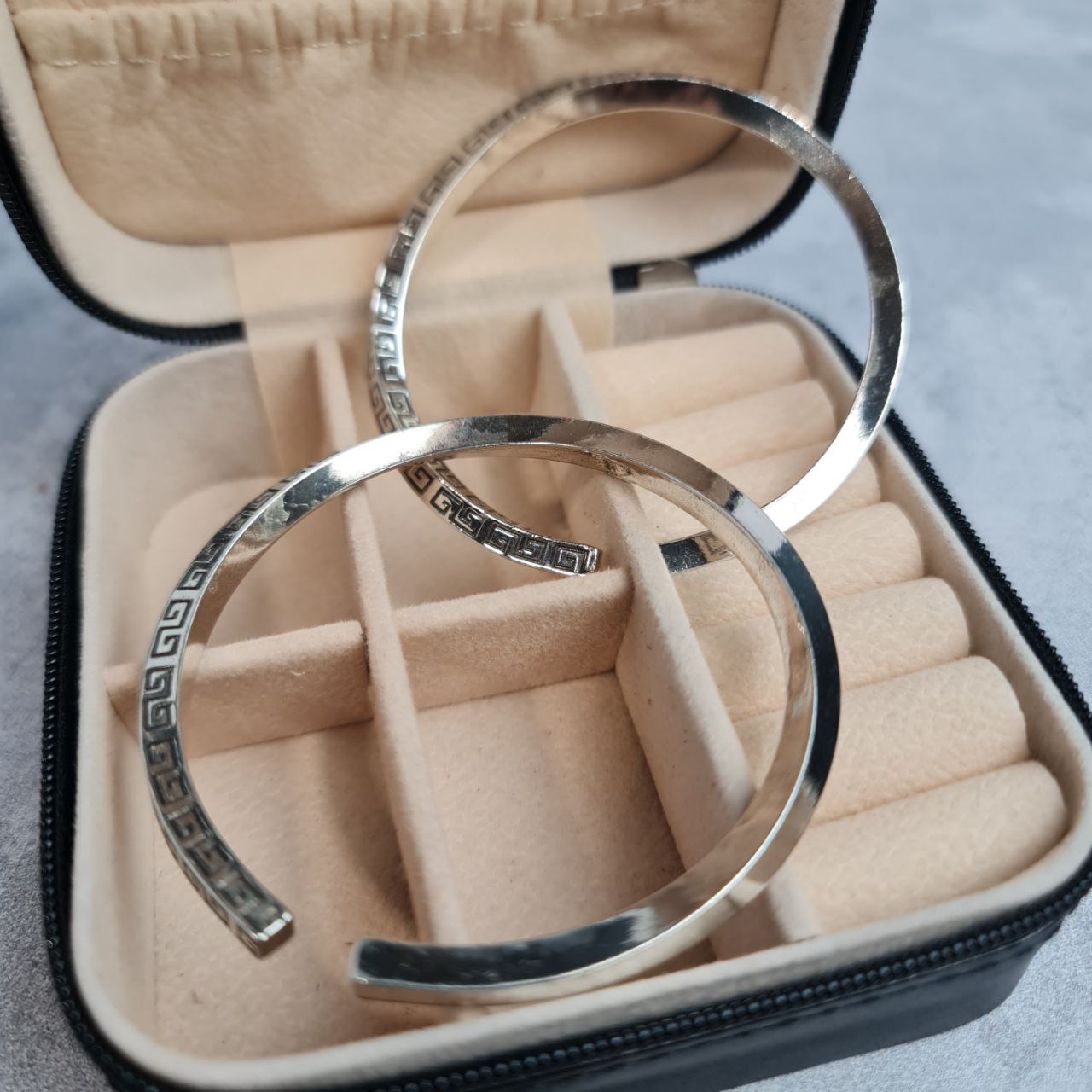 دستبند خلخال پیچی ورساچه — تصویر ۲