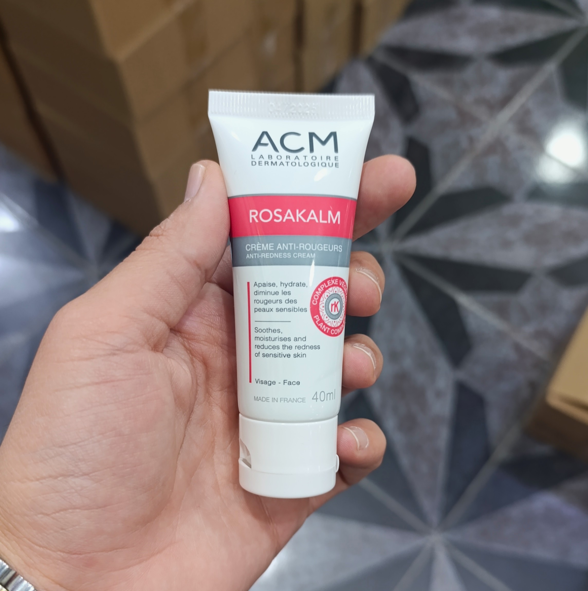 کرم ضد قرمزی ای سی ام مدل ACM ROSAKALM حجم 40 میل با رایحه گل رز — تصویر ۴