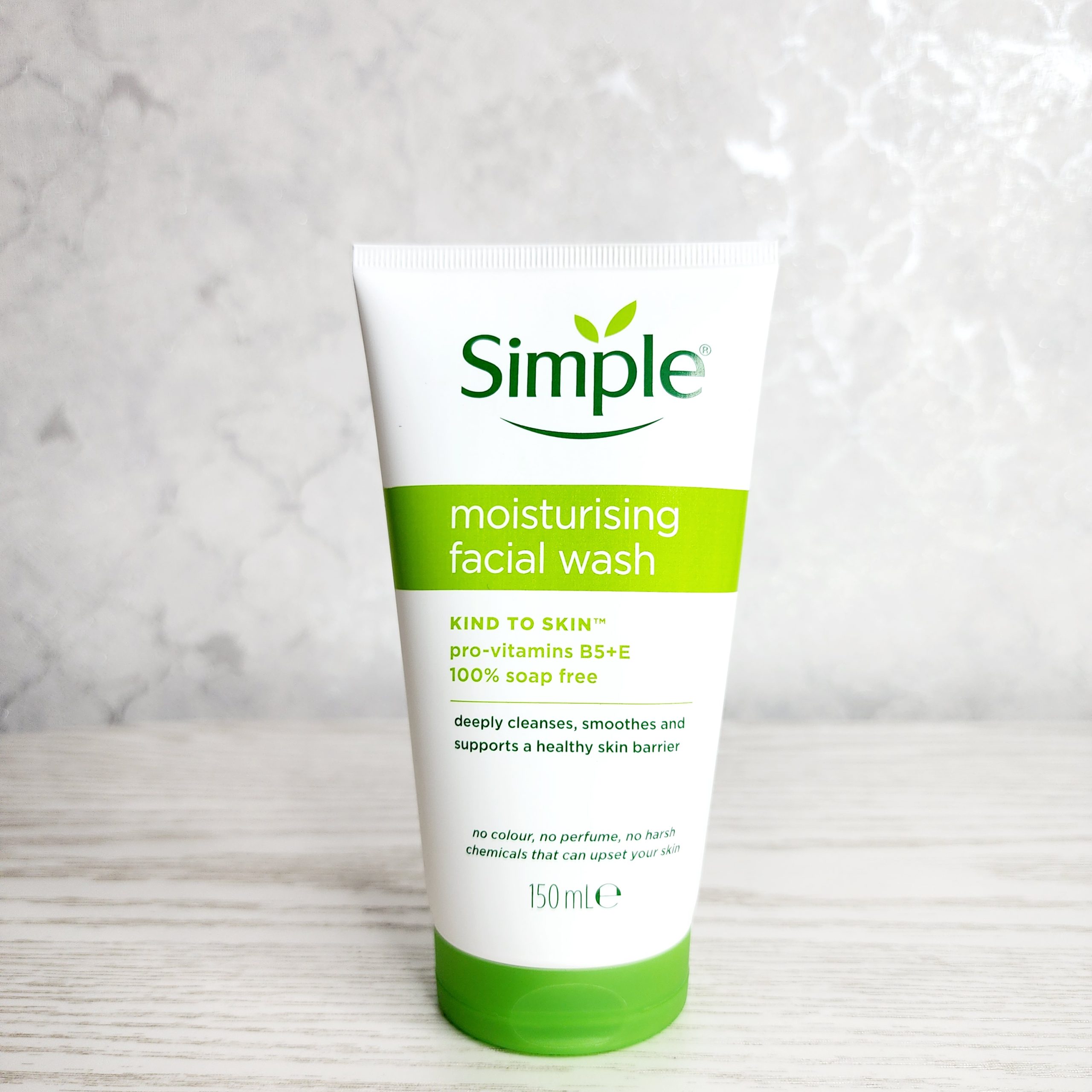 ژل شستشوی صورت سیمپل مدل Moisturizing حجم 150 میلی لیتر