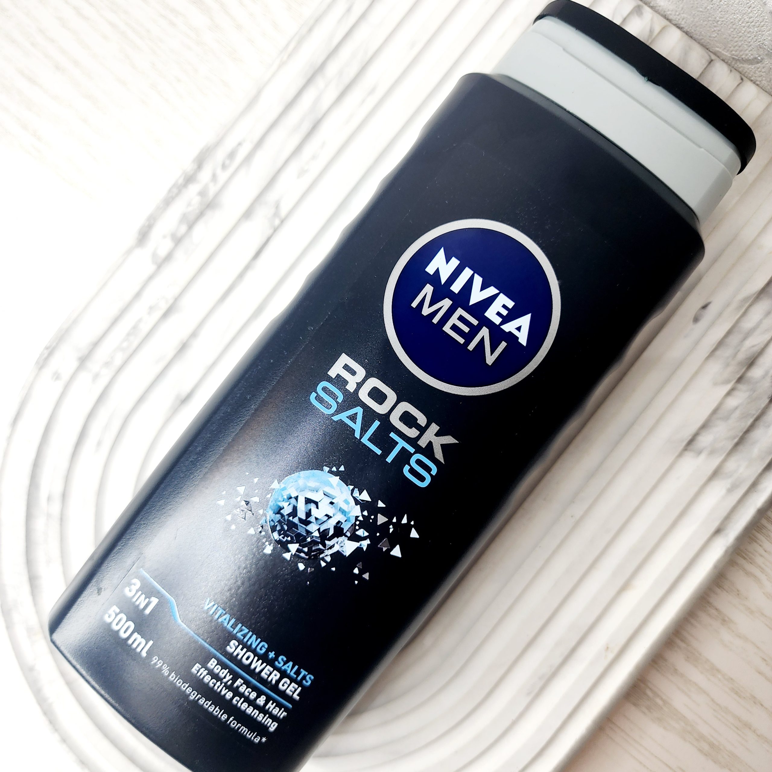 شامپو سر وبدن و صورت 3 در 1 مردانه نیوآ مدل Nivea Rock Salts