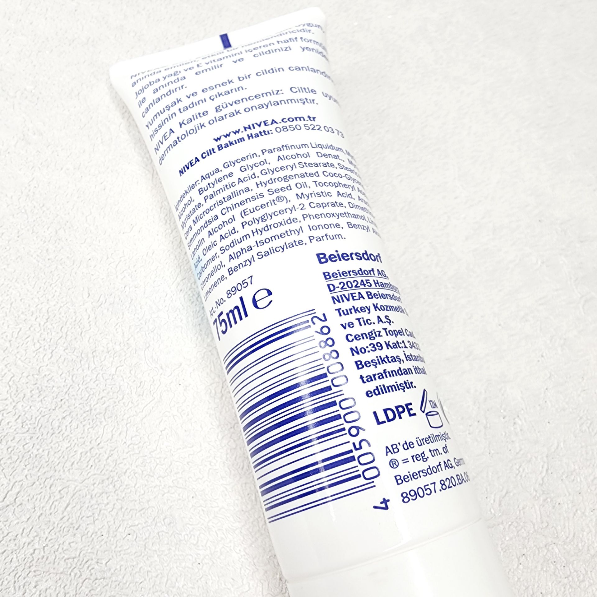 کرم مرطوب کننده تیوپی سافت نیوآ Nivea Soft — تصویر ۴