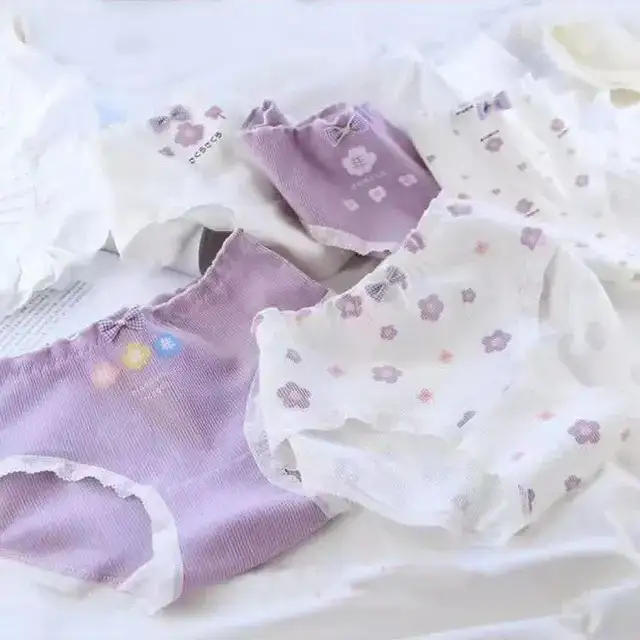 شورت‌‌ زنانه کبریتی فانتزی طرح گل بنفشه — تصویر ۴