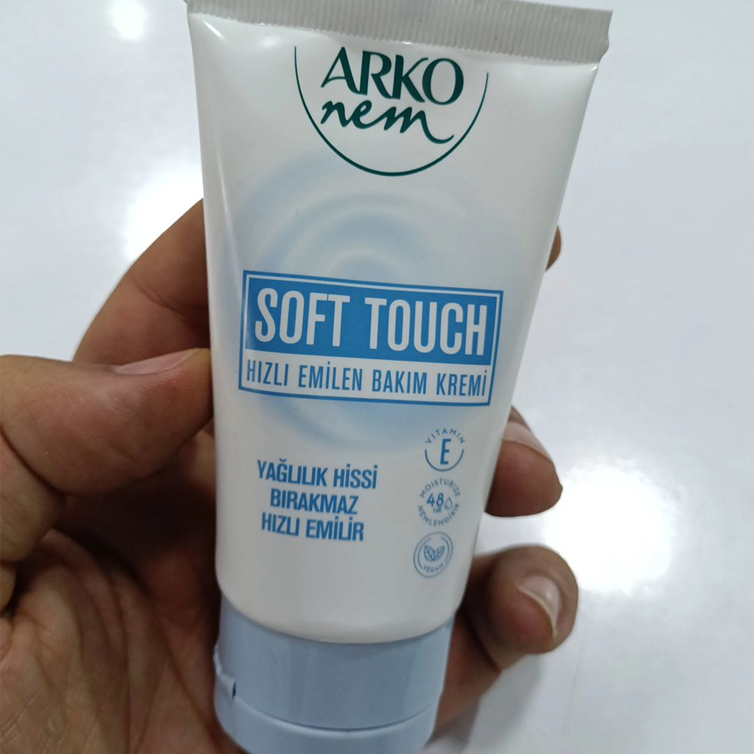 کرم مرطوب کننده تیوپی آرکو مدل soft touch حجم 60 میل — تصویر ۴