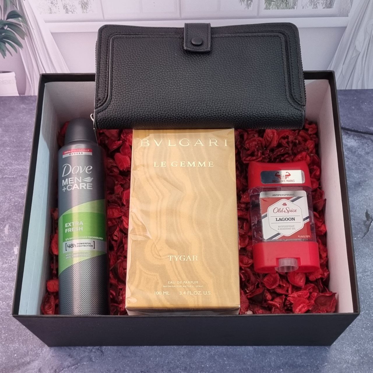 پک هدیه مردانه کد14 | عطر بولگاری تایگار + اسپری داو + مام اولد اسپایس