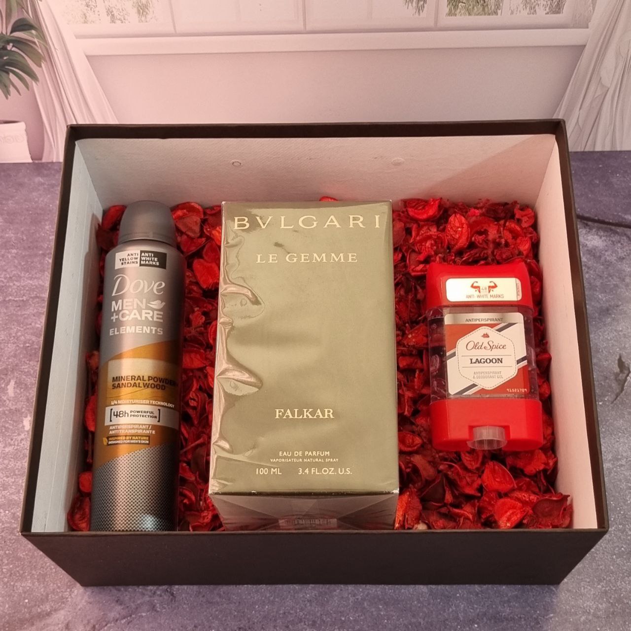 پک هدیه مردانه کد13 | عطر بولگاری فالکار + اسپری داو + مام اولد اسپایس — تصویر ۳