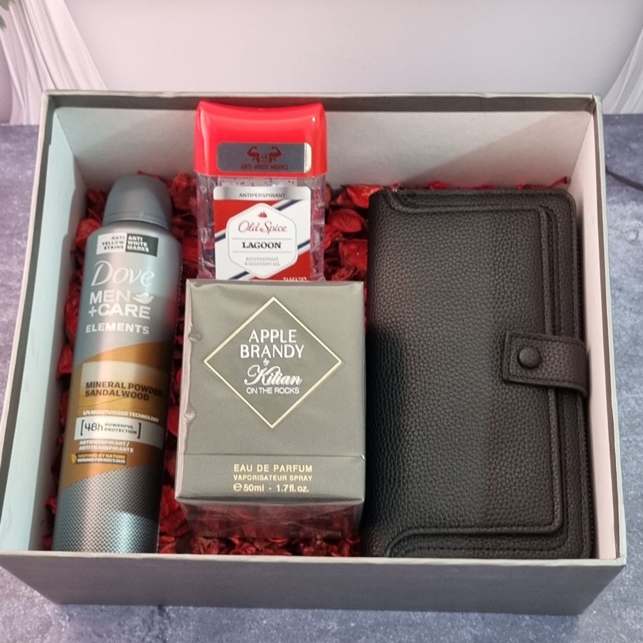 پک هدیه مردانه کد17 | عطر اپل برندی + اسپری داو + مام اولد اسپایس — تصویر ۲