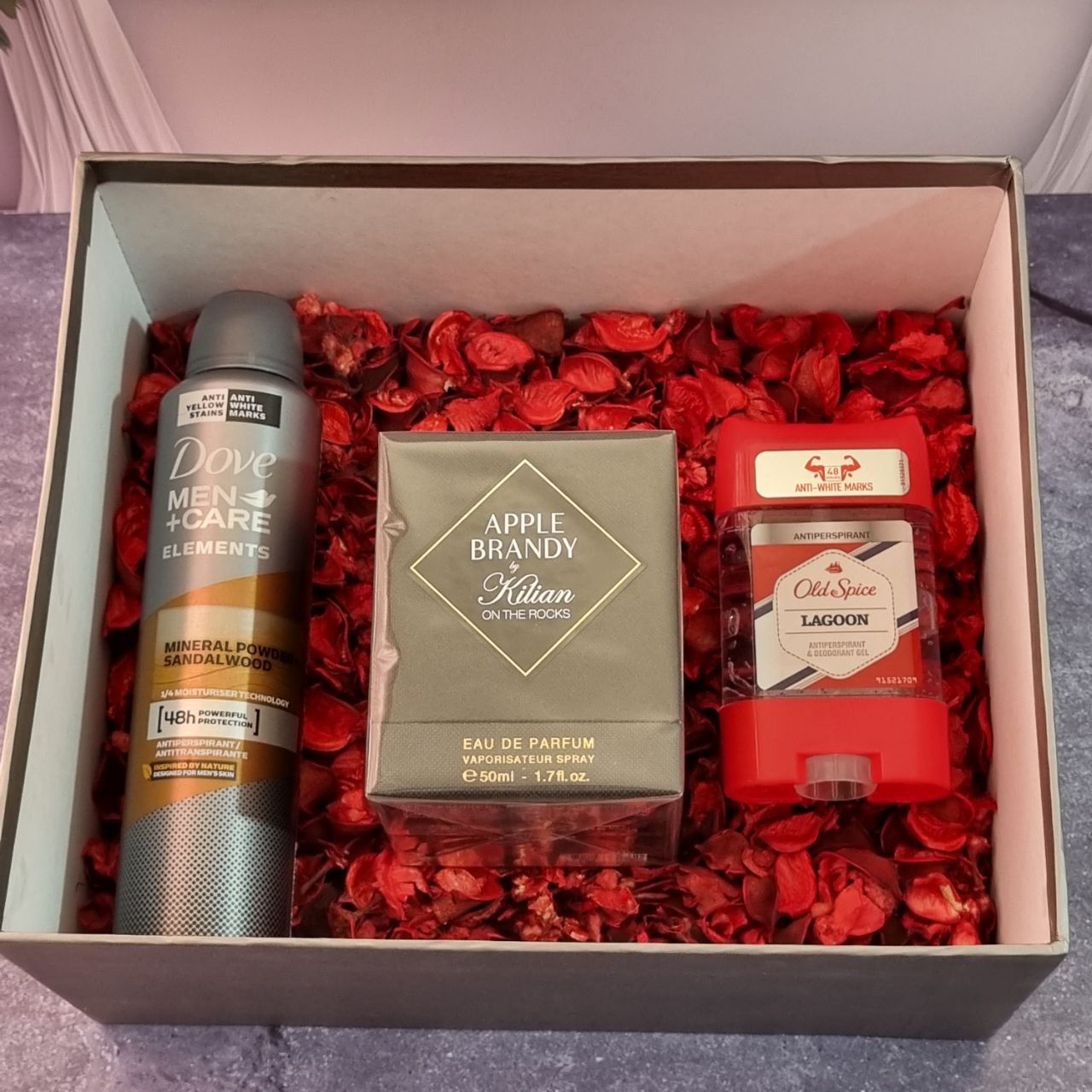 پک هدیه مردانه کد17 | عطر اپل برندی + اسپری داو + مام اولد اسپایس — تصویر ۳