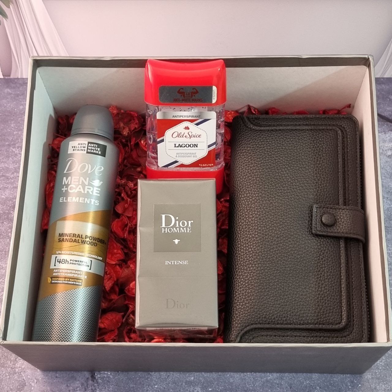 پک هدیه مردانه کد2 | عطر دیور هوم اینتنس + اسپری داو + مام Old Spice — تصویر ۲