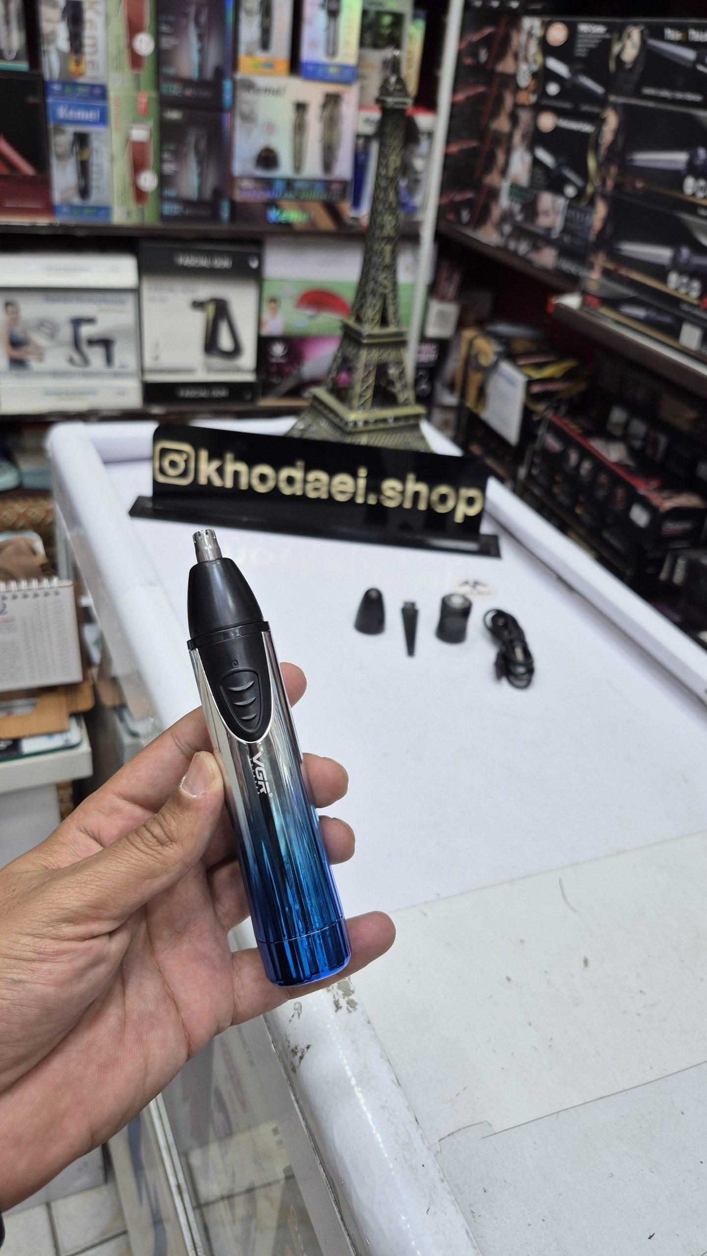 موزن گوش و بینی وی جی آر مدل V619 با تکنولوژی برش مستقیم و ضد آب — تصویر ۴