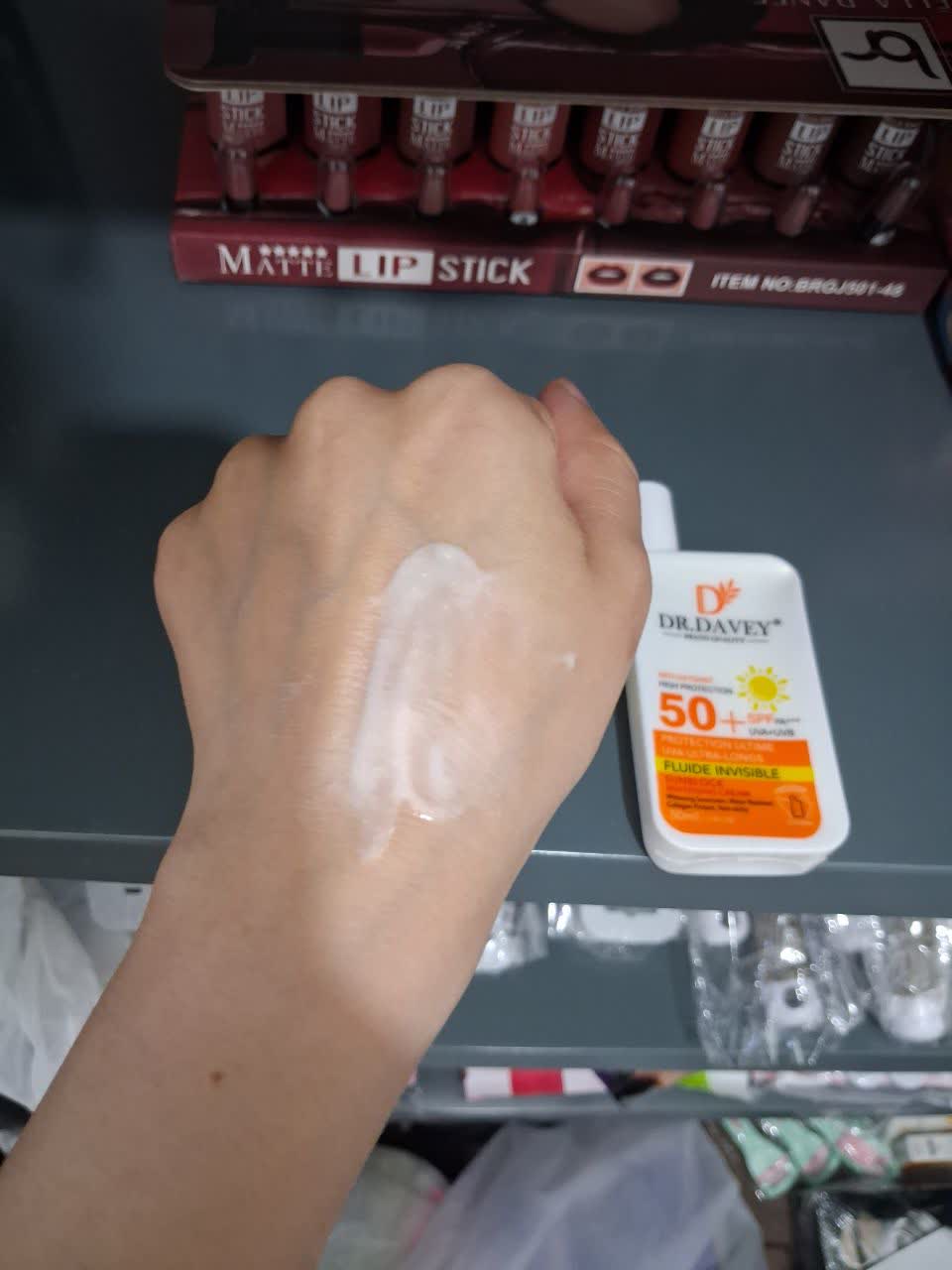 کرم ضدآفتاب بی رنگ SPF50 دکتر دیوی Dr,DAVEY — تصویر ۳