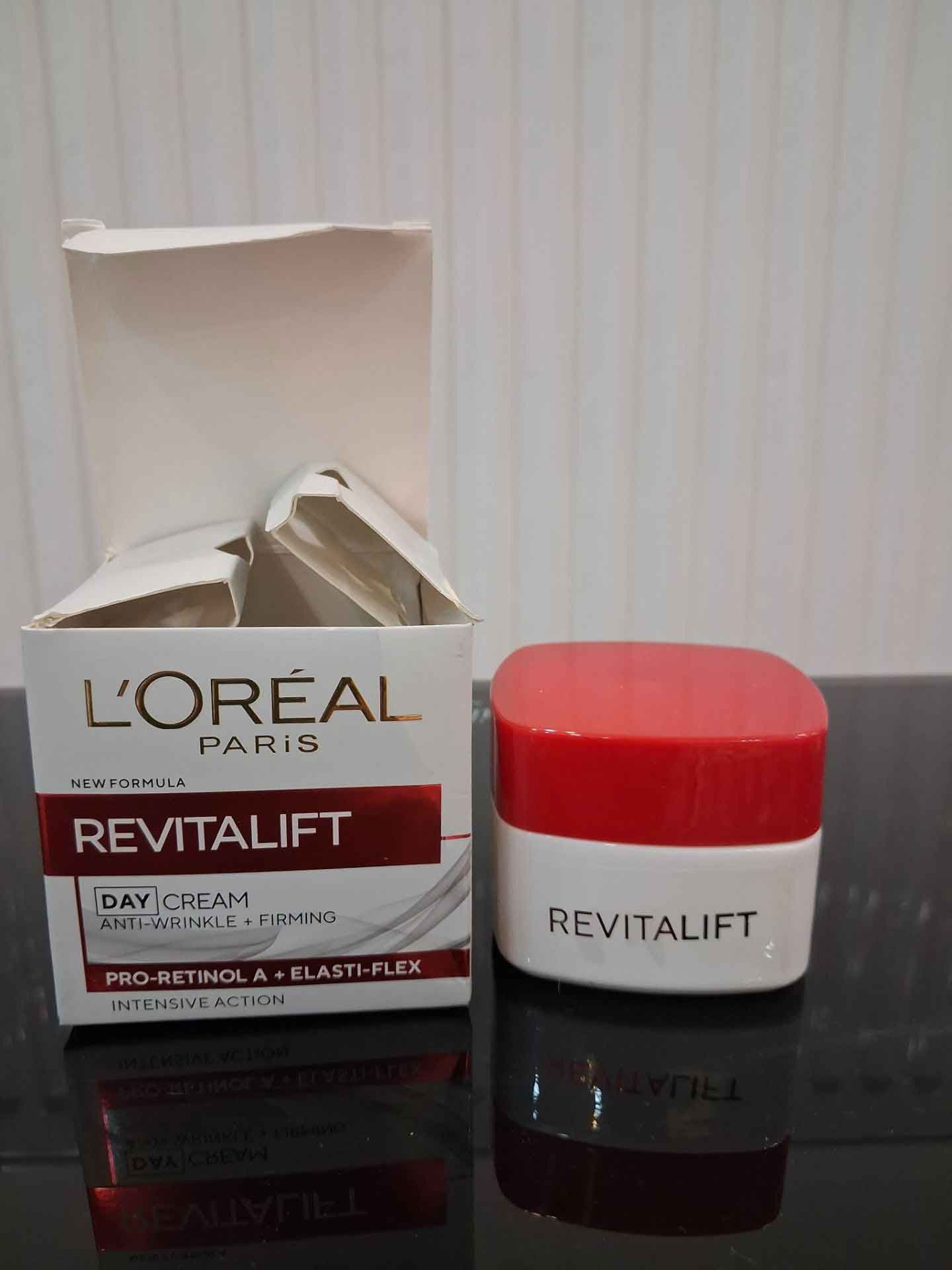 کرم ضد چروک و ضد پیری (روز) مدل Revitalift حجم 50 میل لورال