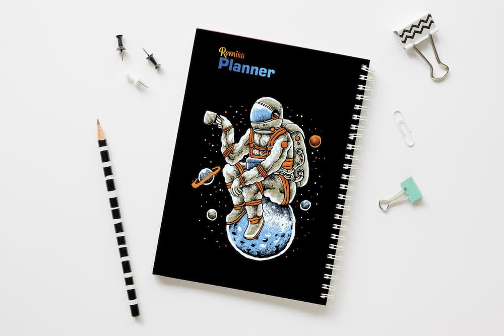 دفتر برنامه ریزی (پلنر planner) طرح فضانورد کد 0010 — تصویر ۵