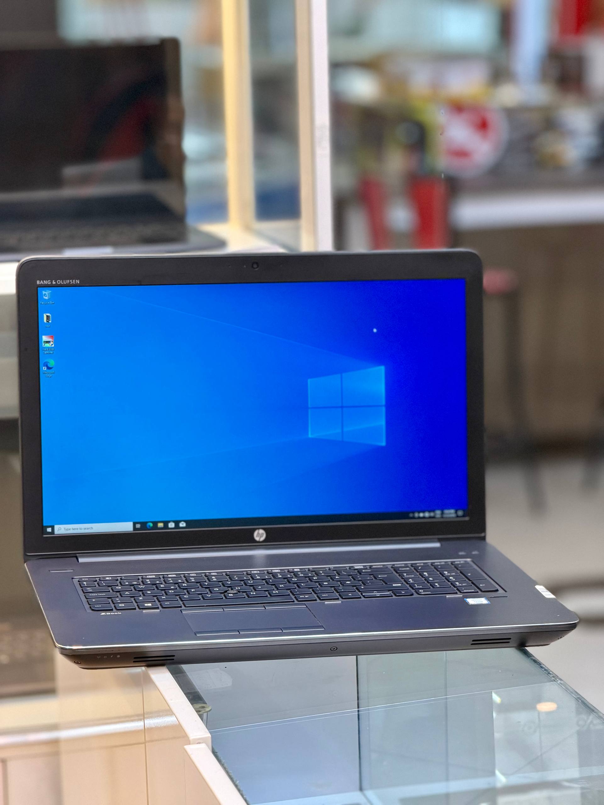 لپ تاپ HP ZBook 17 G3 i7 6820HQ | 16GB | SSD 256GB | M4000M 4GB | 17 inch FHD