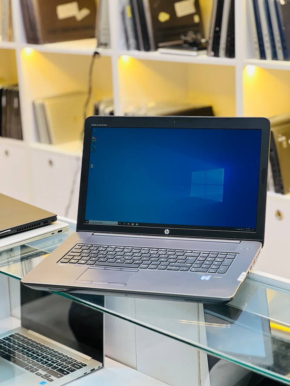 لپ تاپ HP ZBook 17 G3 Xeon 1535M | 16GB | SSD 512GB | M5000M 8GB | 17 inch FHD