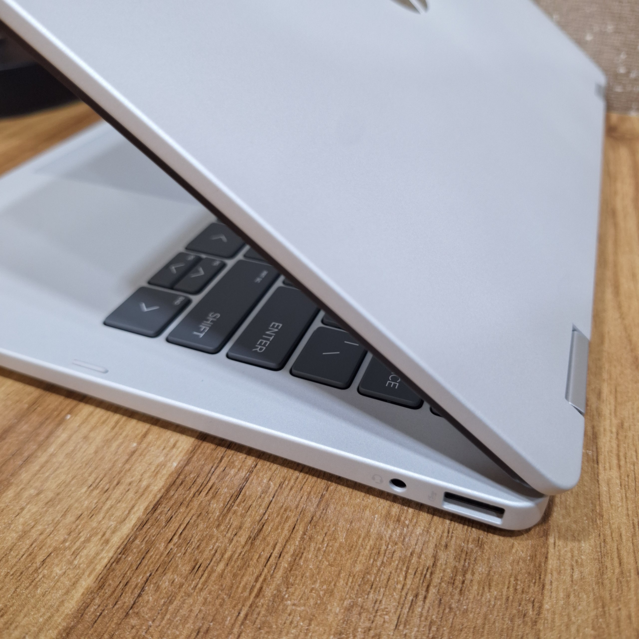 لپ تاپ HP Omnibook 5 Flip Core5 120U | 16GB | SSD 512GB | Intel | 14 inch FHD X360 Touch — تصویر ۴