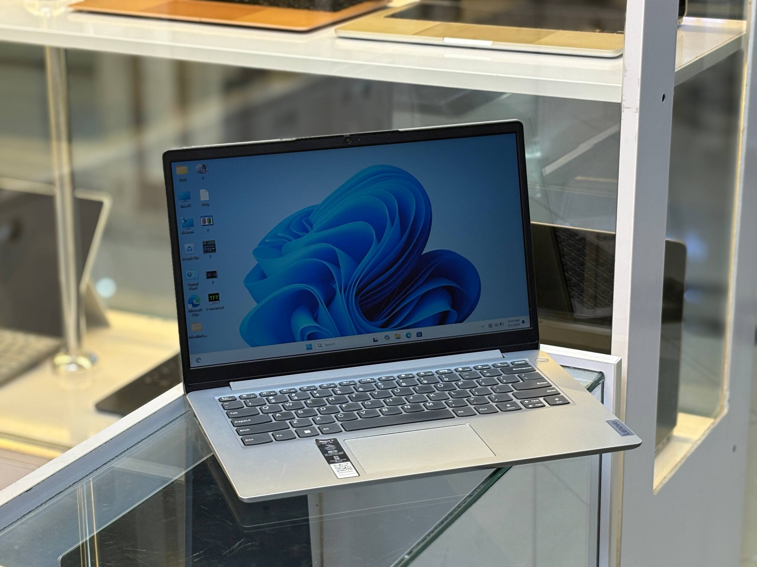 لپ تاپ Lenovo Ideapad 1 Celeron N4020 | 4GB | 512GB HDD + 64GB SSD | Intel UHD | 14 inch HD — تصویر ۲
