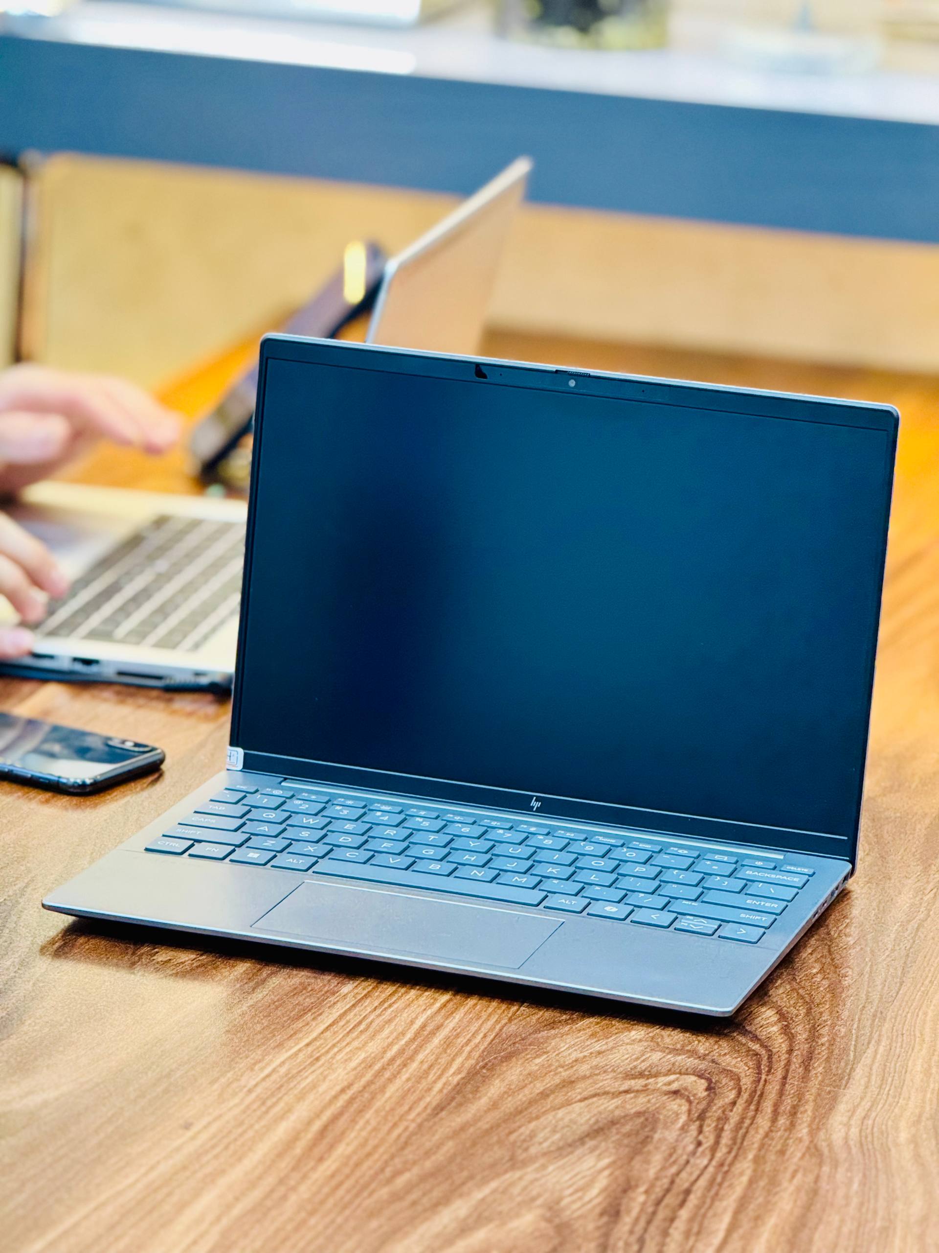 لپ تاپ HP Elitebook 635 Aero G11 Ryzen5 8640U | 16GB | 512GB SSD | AMD vs NPU | 13.3 inch FHD
