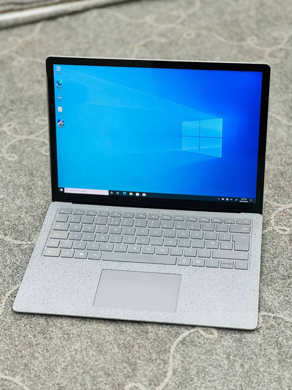 لپ تاپ Surface Laptop 2 i5 8250U | 8GB | SSD 128GB | Intel UHD | 13.3 inch Touch