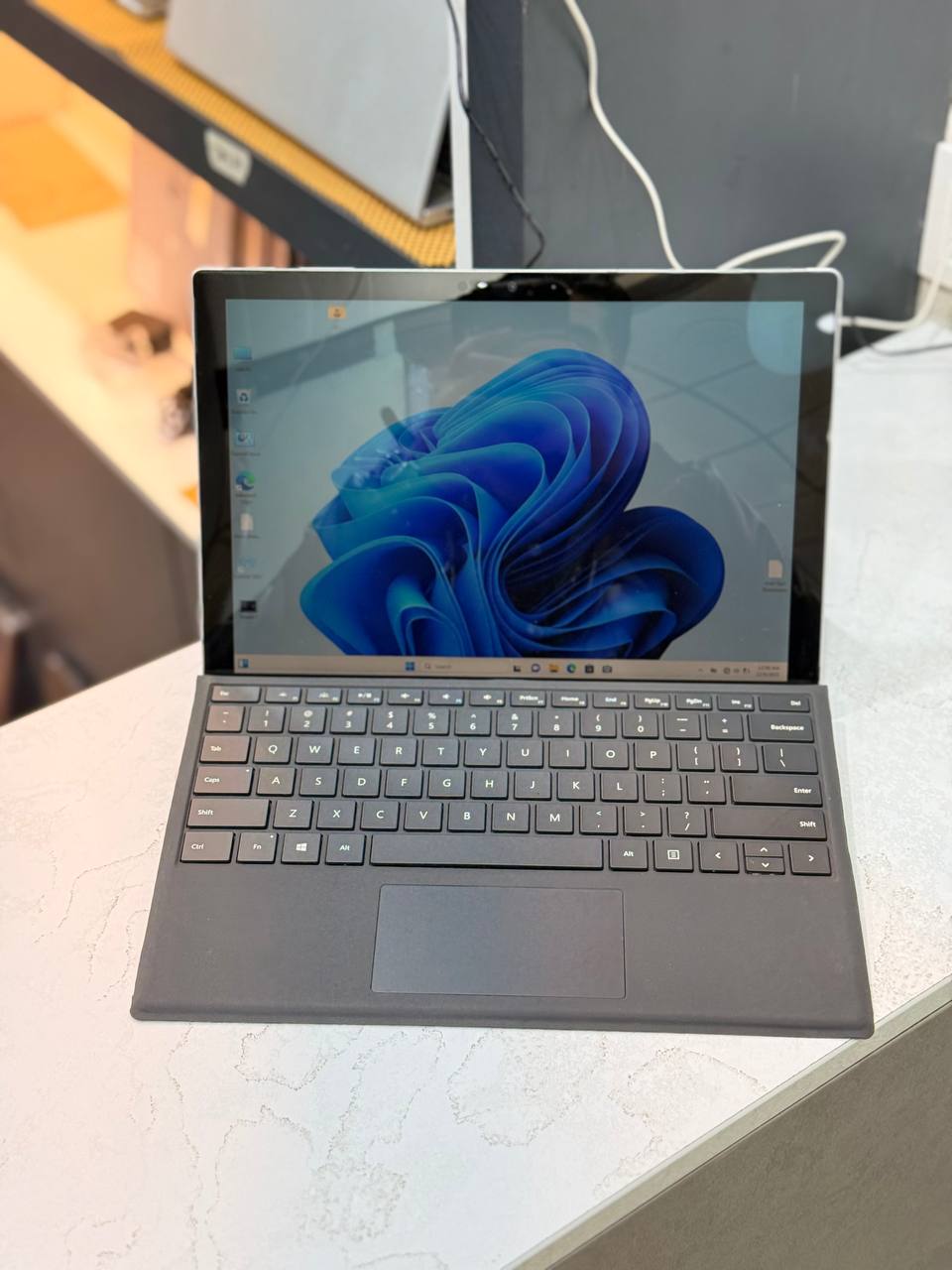 لپ تاپ Surface Pro 5 i7 7650U | 16GB | SSD 512GB | Intel UHD | 12.3 inch Touch